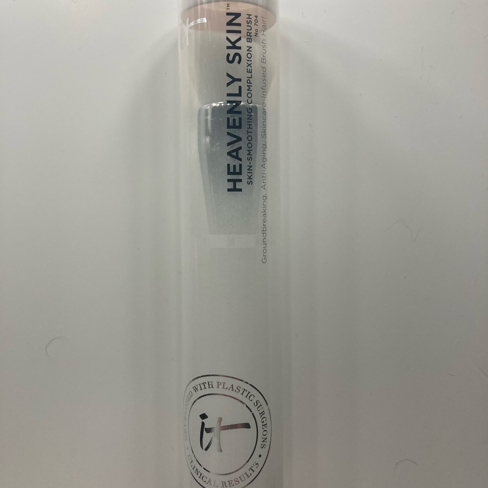 It Cosmetics Skin-Smoothing Complexion Brush